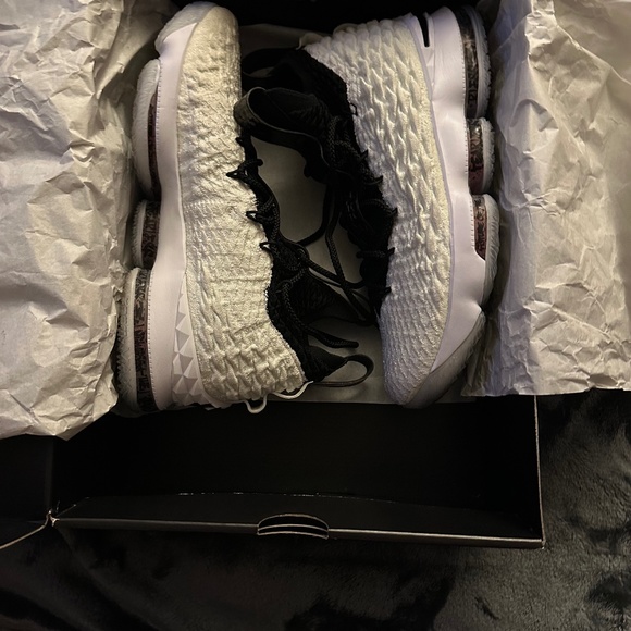Lebron XV main image 5
